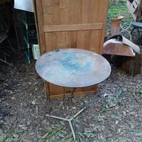 vecchio tavolino in ferro 