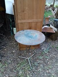 vecchio tavolino in ferro 