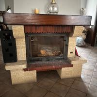 Camino con struttura completa a legna