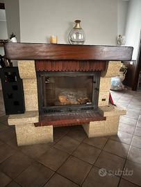 Camino con struttura completa a legna