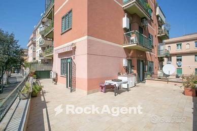 AMPIO TRILOCALE CON TERRAZZO, LUMINOSO!