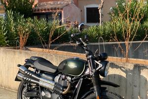 Triumph street scrambler