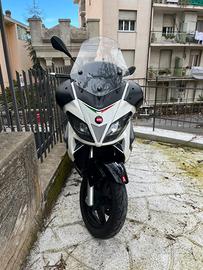 APRILIA SR MAX 300