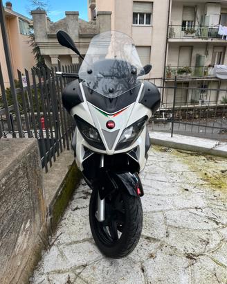 APRILIA SR MAX 300