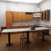 cucina, libreria e divano a zero euro.