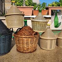 Damigiane in vetro rivestite + Bottiglie