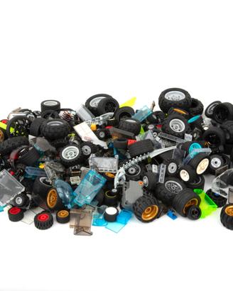 LEGO lotto centinaia di ruote finestre volanti