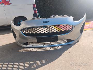 paraurti e fari Ford Fiesta