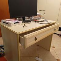 Scrittoio con cassetto e Letto singolo con rete
