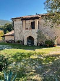 Umbria, casale in pietra