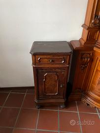 Comodinoin  legno