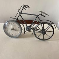 Orologio da tavola a orma di bicicletta