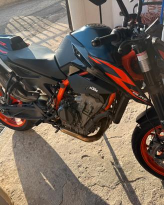 Ktm duke r 890