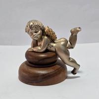 Scultura angelo in metallo con base in legno