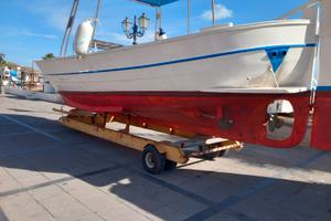 Barca da pesca con pescaturismo