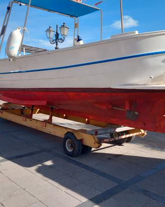 Barca da pesca con pescaturismo