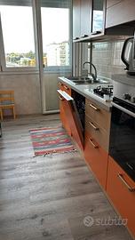 Cucina in laminato completa di elettrodomestici