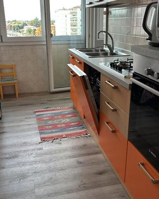 Cucina in laminato completa di elettrodomestici