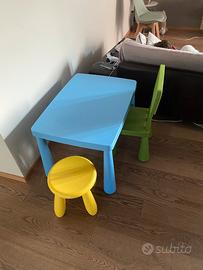 Tavolino e sedute per bambini