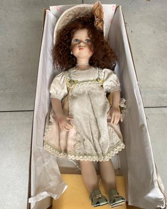 BAMBOLA FRANCESE IN CERAMICA LES POUPÉES CARINE