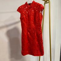 Abito rosso da donna