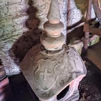 Antico comignolo milanese in terracotta con stemma