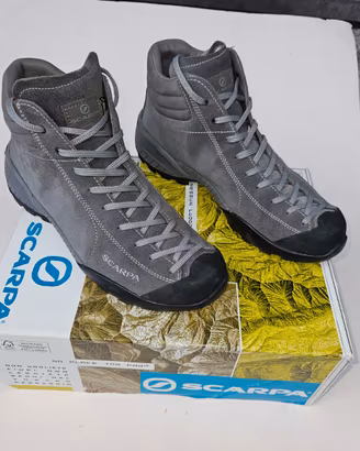 Scarponcino da trekking