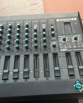 Mixer 8 canali 6 Gem con Multieffetti per voce.