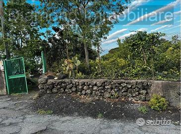 Terreno edificabile con rudere a Macchia di Giarre