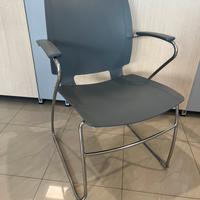 Sedia in polipropilene con telasio a slitta cromto