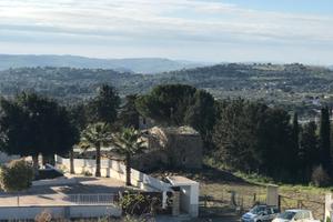 Antico rudere in via Due Fontane CL