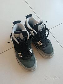 Air Jordan 4 Colore Nero/Verde Militare