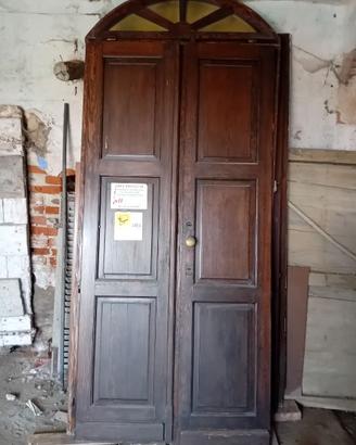 Portone  d'ingresso  in legno