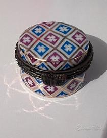 Piccola decorazione di porcellana