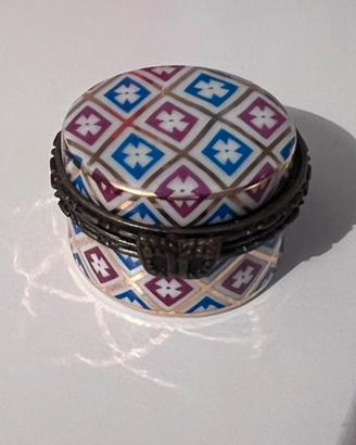 Piccola decorazione di porcellana