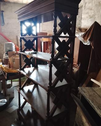 scaffalatura in legno di noce fatta a mano