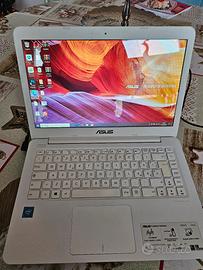 Asus E402S 4GB RAM 500 GB di spazio 