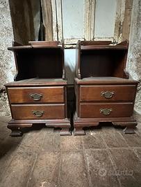 Due comodini in legno massello