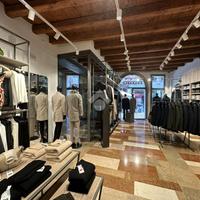 NEGOZIO A BASSANO DEL GRAPPA