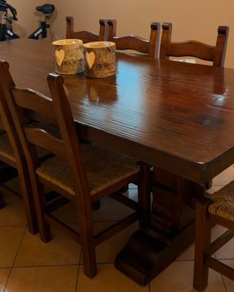 Tavolo in legno massiccio da pranzo
