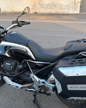 Moto Guzzi V85TT Guardia D'Onore