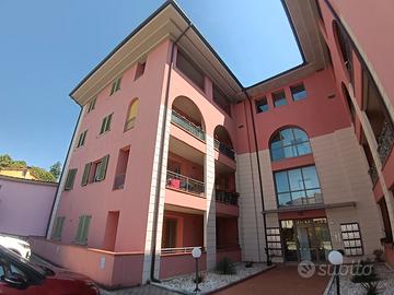 TRILOCALE con AMPIA LOGGIA, POSTO AUTO e CANTINA