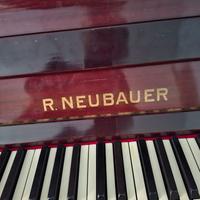 PIANOFORTE VERTICALE NEUBAUER