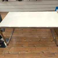 tavolo acciaio e legno bianco in buone  condizioni