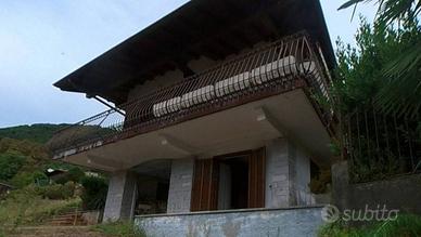 Immobile in asta di 248 m² con 5 locali e box auto