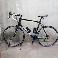 Bici da corsa Fuji Granfondo full carbon