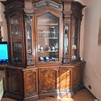 Cristalleria angolare in legno massello intagliato