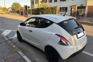 Lancia Ypsilon 1.0 firefly hybrid Silver s&s 69cv
