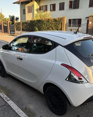 Lancia Ypsilon 1.0 firefly hybrid Silver s&s 69cv