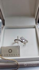 Anelli con diamanti e smeraldo